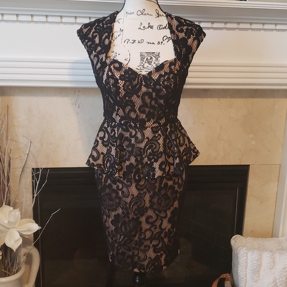 Xscape lace dress - Picture 2 of 8